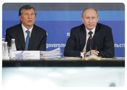 Prime Minister Vladimir Putin and First Deputy Prime Minister Igor Sechin at a meeting on the performance of the Russian fuel and energy industry in 2010 and its goals for 2011|9 february, 2011|16:54