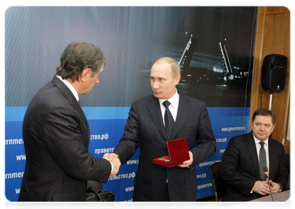 After the meeting, Prime Minister Vladimir Putin presented First Deputy Prime Minister Igor Sechin with the Order of Friendship|9 february, 2011|20:47