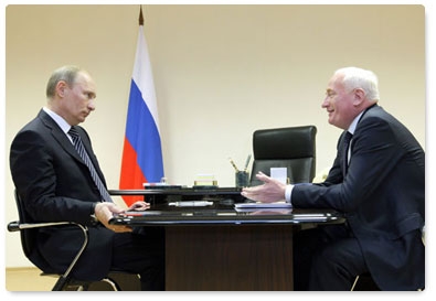 Prime Minister Vladimir Putin meets with Tomsk Region Governor Viktor Kress