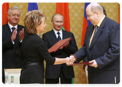 A number of documents were signed in the presence of Russian and Belarusian prime ministers|15 march, 2011|22:39