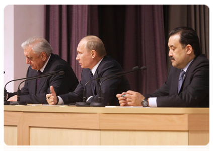 Prime Minister Vladimir Putin, Belarusian Prime Minister Mikhail Myasnikovich and Kazakh Prime Minister Karim Massimov address the press|16 march, 2011|01:08