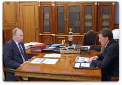 Prime Minister Vladimir Putin meets with Voronezh Region Governor Alexei Gordeyev