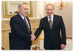 Prime Minister Vladimir Putin meets with Kazakh President Nursultan Nazarbayev