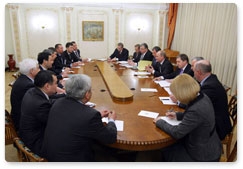 Prime Minister Vladimir Putin meets with Kyrgyz Prime Minister Almazbek Atambayev