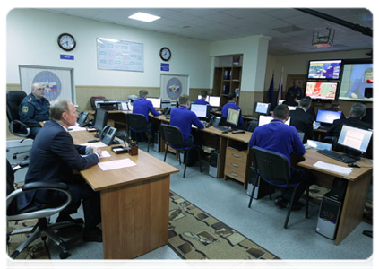 Prime Minister Vladimir Putin familiarises himself with the operations of the Emergencies Ministry’s situation centre in Yuzhno-Sakhalinsk|19 march, 2011|20:41