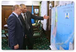 Prime Minister Vladimir Putin meets with Sakhalin Region Governor Anatoly Khoroshavin