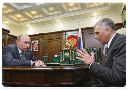 Prime Minister Vladimir Putin at a meeting with Sakhalin Region Governor Anatoly Khoroshavin|19 march, 2011|21:00