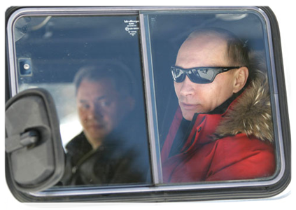 Vladimir Putin stops in Khakassia on his way to Sakhalin where he reviews a programme to study the snow leopard – and meets the predator in person|19 march, 2011|22:01