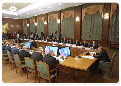 Prime Minister Vladimir Putin at a meeting on the comprehensive development of the fuel and energy industry in Eastern Siberia and the Far East|19 march, 2011|22:38