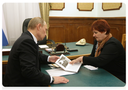 Prime Minister Vladimir Putin meeting with the family of a paratrooper killed in Chechnya from Pskov|2 march, 2011|20:47