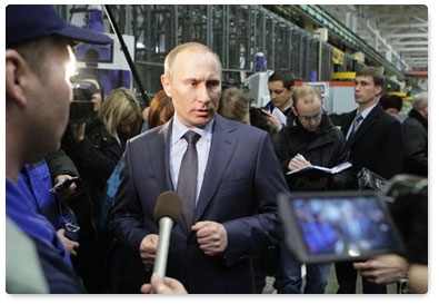 Председатель Правительства России В.В.Путин, находящийся с рабочей поездкой в Удмуртии, в ходе беседы с рабочими «Воткинского завода» прокомментировал ситуацию вокруг Ливии