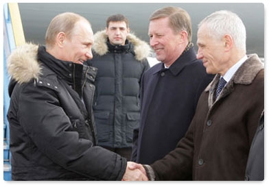 Председатель Правительства Российской Федерации В.В.Путин прибыл с рабочей поездкой в Республику Удмуртия, где проведёт в Воткинске совещание «О готовности организаций промышленности к выполнению заданий государственной программы вооружения на 2011-2020 годы»