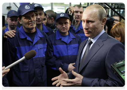 Prime Minister Vladimir Putin speaking with workers at the Votkinsk plant|21 march, 2011|16:34
