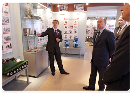 During his tour of the Votkinsk plant, Prime Minister Putin visited its museum|21 march, 2011|17:42