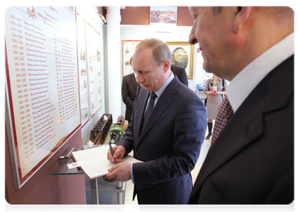 During his tour of the Votkinsk plant, Prime Minister Putin visited its museum|21 march, 2011|17:42