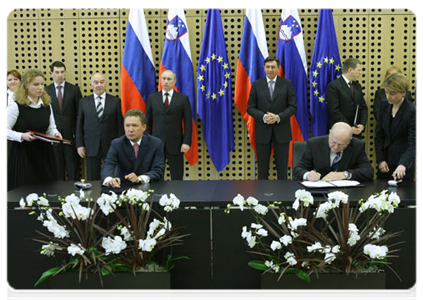 Prime Minister Vladimir Putin and his Slovenian counterpart, Borut Pahor, at a ceremony for signing new agreements on Russian-Slovenian cooperation|22 march, 2011|21:18