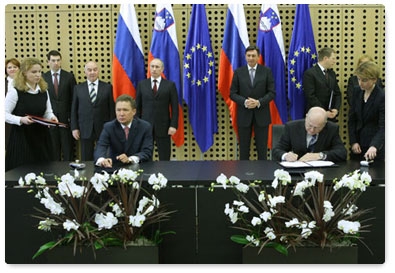 Prime Minister Vladimir Putin and Slovenian Prime Minister  Borut Pahor attend a ceremony for signing new agreements on Russian-Slovenian cooperation