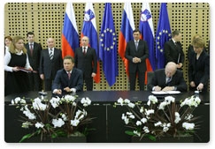 Prime Minister Vladimir Putin and Slovenian Prime Minister  Borut Pahor attend a ceremony for signing new agreements on Russian-Slovenian cooperation