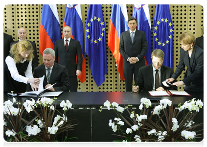 Prime Minister Vladimir Putin and his Slovenian counterpart, Borut Pahor, at a ceremony for signing new agreements on Russian-Slovenian cooperation|22 march, 2011|21:25