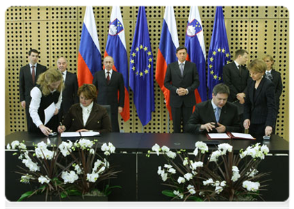 Prime Minister Vladimir Putin and his Slovenian counterpart, Borut Pahor, at a ceremony for signing new agreements on Russian-Slovenian cooperation|22 march, 2011|21:26