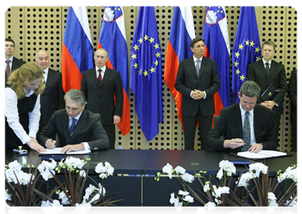 Prime Minister Vladimir Putin and his Slovenian counterpart, Borut Pahor, at a ceremony for signing new agreements on Russian-Slovenian cooperation|22 march, 2011|21:30