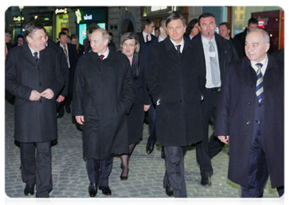 Vladimir Putin strolling yesterday night through Ljubljana with Slovenia’s Prime Minister Borut Pahor and City Mayor Zoran Jankovic|23 march, 2011|10:50