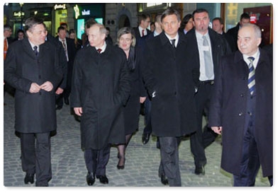 Vladimir Putin strolls yesterday night through Ljubljana with Slovenia’s Prime Minister Borut Pahor and City Mayor Zoran Jankovic