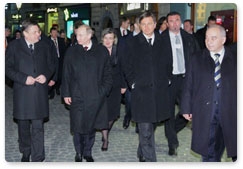 Vladimir Putin strolls yesterday night through Ljubljana with Slovenia’s Prime Minister Borut Pahor and City Mayor Zoran Jankovic