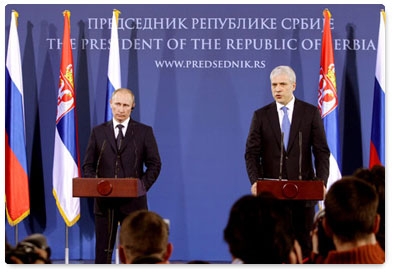 Vladimir Putin and Boris Tadic attend a news conference on Russian-Serbian talks