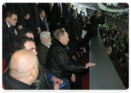 В.В.Путин встретился в Белграде с представителями байкерского движения и посетил футбольный матч молодёжных команд «Зенит» и «Црвена Звезда»|23 марта, 2011|22:52