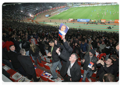 В.В.Путин встретился в Белграде с представителями байкерского движения и посетил футбольный матч молодёжных команд «Зенит» и «Црвена Звезда»|23 марта, 2011|22:52