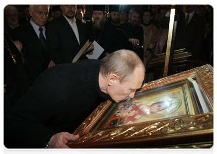 Vladimir Putin visiting St Sava Cathedral in Belgrade to receive the supreme award of the Serbian Orthodox Church|24 march, 2011|00:15