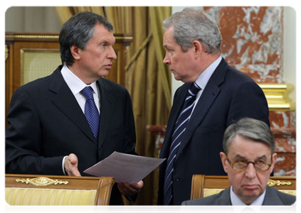 Deputy Prime Minister of the Russian Federation  Igor Sechin and Minister of Regional Development Viktor Basargin at a meeting of the Government of the Russian Federation|24 march, 2011|17:22