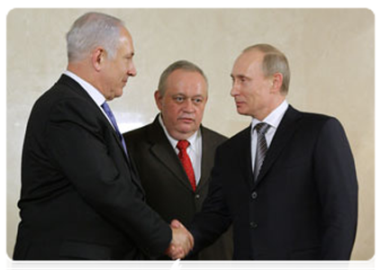 Prime Minister Vladimir Putin and Israeli Prime Minister Benjamin Netanyahu viewing the model of the memorial commemorating the Red Army’s victory over Nazi Germany, which will be unveiled in Jerusalem on May 9, 2012|24 march, 2011|22:55