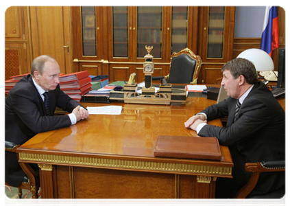 Prime Minister Vladimir Putin meets with Magadan Governor Nikolai Dudov|25 march, 2011|09:48