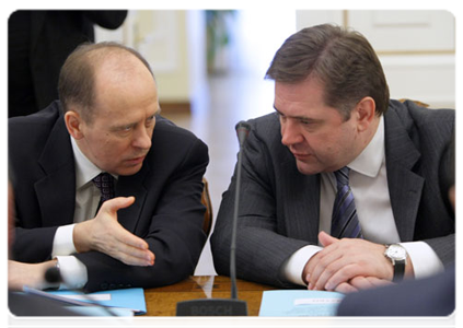 Head of the Federal Security Service Alexander Bortnikov and Minister of Energy Sergei Shmatko at a meeting of the Government Commission on Monitoring Foreign Investment|25 march, 2011|16:04