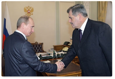 Prime Minister Vladimir Putin meets with Murmansk Region Governor Dmitry Dmitriyenko