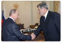 Prime Minister Vladimir Putin meets with Murmansk Region Governor Dmitry Dmitriyenko