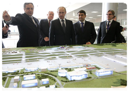 Prime Minister Vladimir Putin inspecting the operation of Sheremetyevo Airport|28 march, 2011|17:43