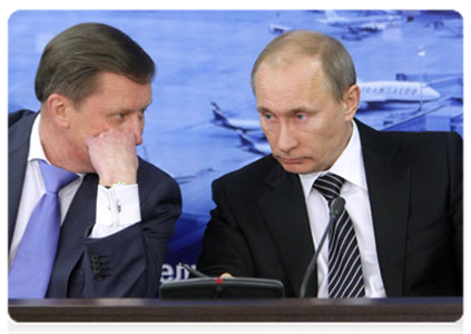 Prime Minister Vladimir Putin and Deputy Prime Minister Sergei Ivanov at the meeting on the development of the Moscow air traffic hub|28 march, 2011|18:44