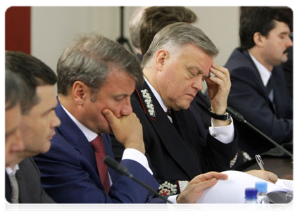 Sberbank CEO and Board Chairman German Gref and President of Russian Railways Vladimir Yakunin at the meeting on the development of the Moscow air traffic hub|28 march, 2011|18:44