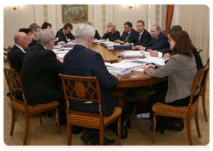 Prime Minister Vladimir Putin at a meeting on the preliminary results of expert research into socio-economic strategy through 2020|29 march, 2011|17:54