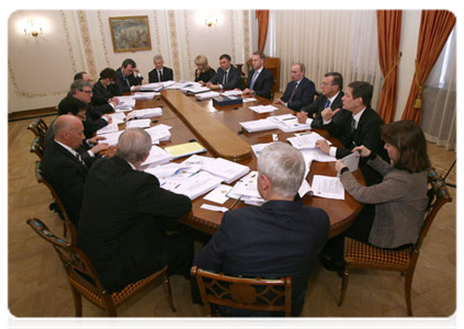 Prime Minister Vladimir Putin at a meeting on the preliminary results of expert research into socio-economic strategy through 2020|29 march, 2011|18:26