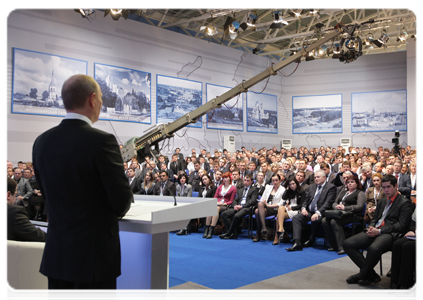 Prime Minister Vladimir Putin taking part in the United Russia Party Interregional Conference on the Development Strategy for Central Russia through 2020 during his visit to Bryansk|4 march, 2011|17:39