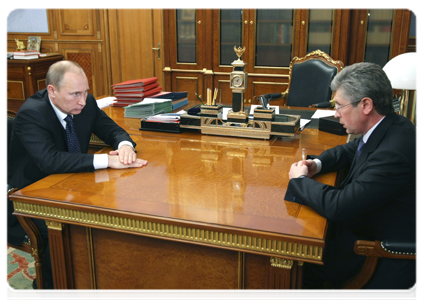 Prime Minister Vladimir Putin meets with Volgograd Region Governor Anatoly Brovko|5 march, 2011|13:49