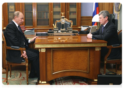 Prime Minister Vladimir Putin meets with Volgograd Region Governor Anatoly Brovko|5 march, 2011|13:49