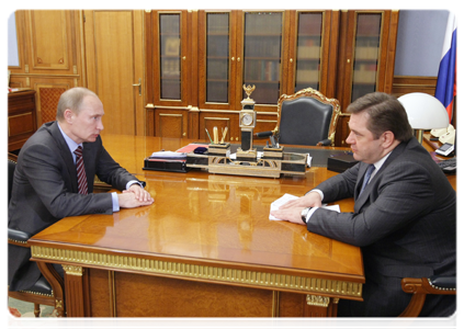 Председатель Правительства Российской Федерации В.В.Путин провёл рабочую встречу с министром энергетики Российской Федерации С.И.Шматко|9 марта, 2011|10:52