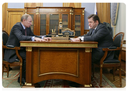 Председатель Правительства Российской Федерации В.В.Путин провёл рабочую встречу с министром энергетики Российской Федерации С.И.Шматко|9 марта, 2011|10:52