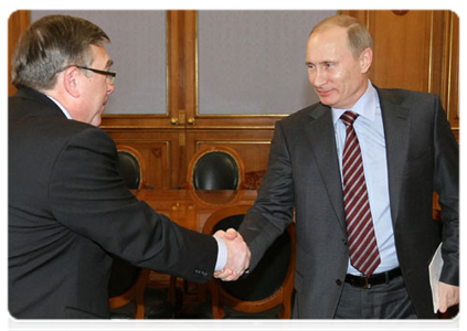 Prime Minister Vladimir Putin meets with Valery Ryazansky, leader of the Pensioners’ Union of Russia and first deputy head of the United Russia party in the State Duma|9 march, 2011|20:00