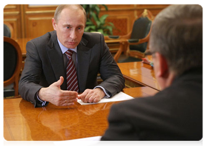 Prime Minister Vladimir Putin meets with Valery Ryazansky, leader of the Pensioners’ Union of Russia and first deputy head of the United Russia party in the State Duma|9 march, 2011|20:00